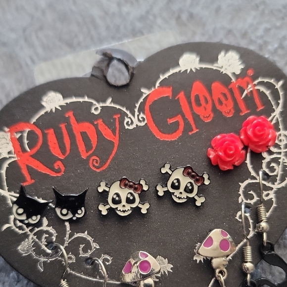 Ruby Gloom Earring Set - Picture 5 of 7